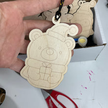 Charger l&#39;image dans la galerie, Ensemble de 6 boules de Noël à peinturer
